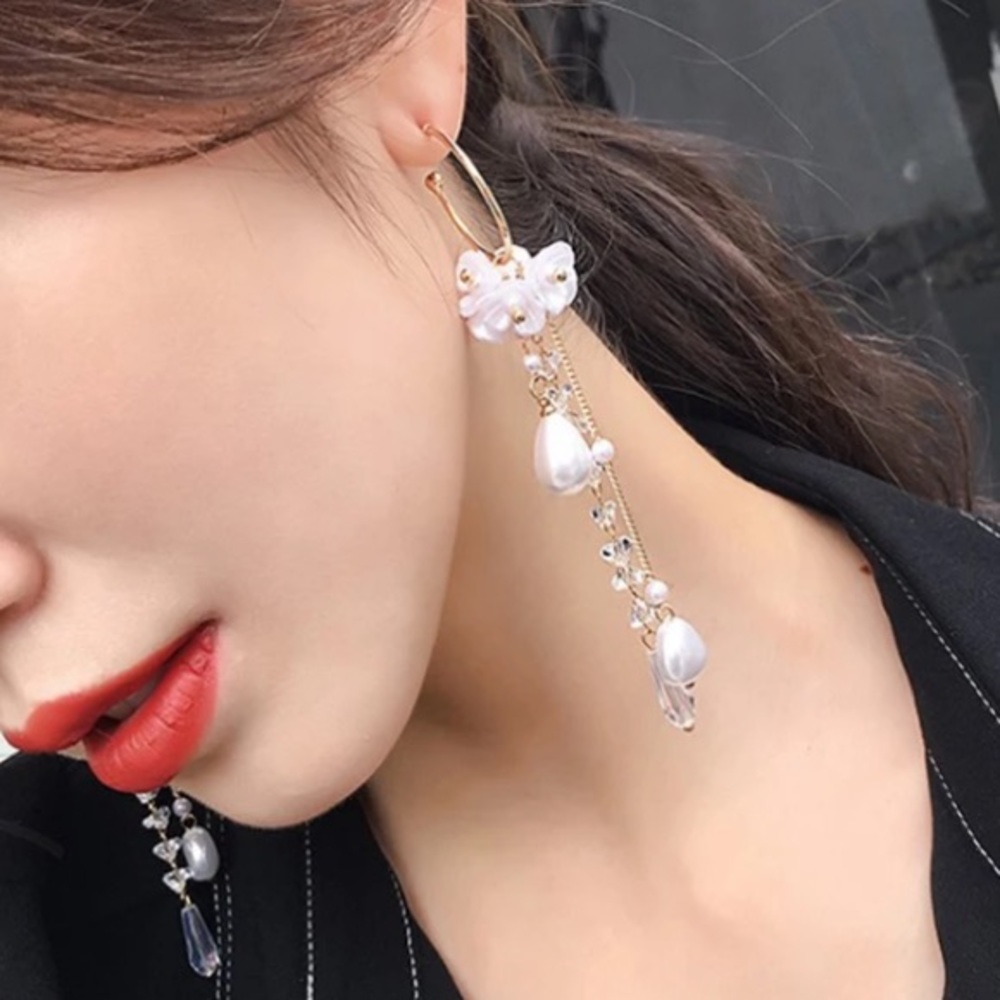 Long White Crystals Flowers 🌸 Earrings - Picture 2 of 6